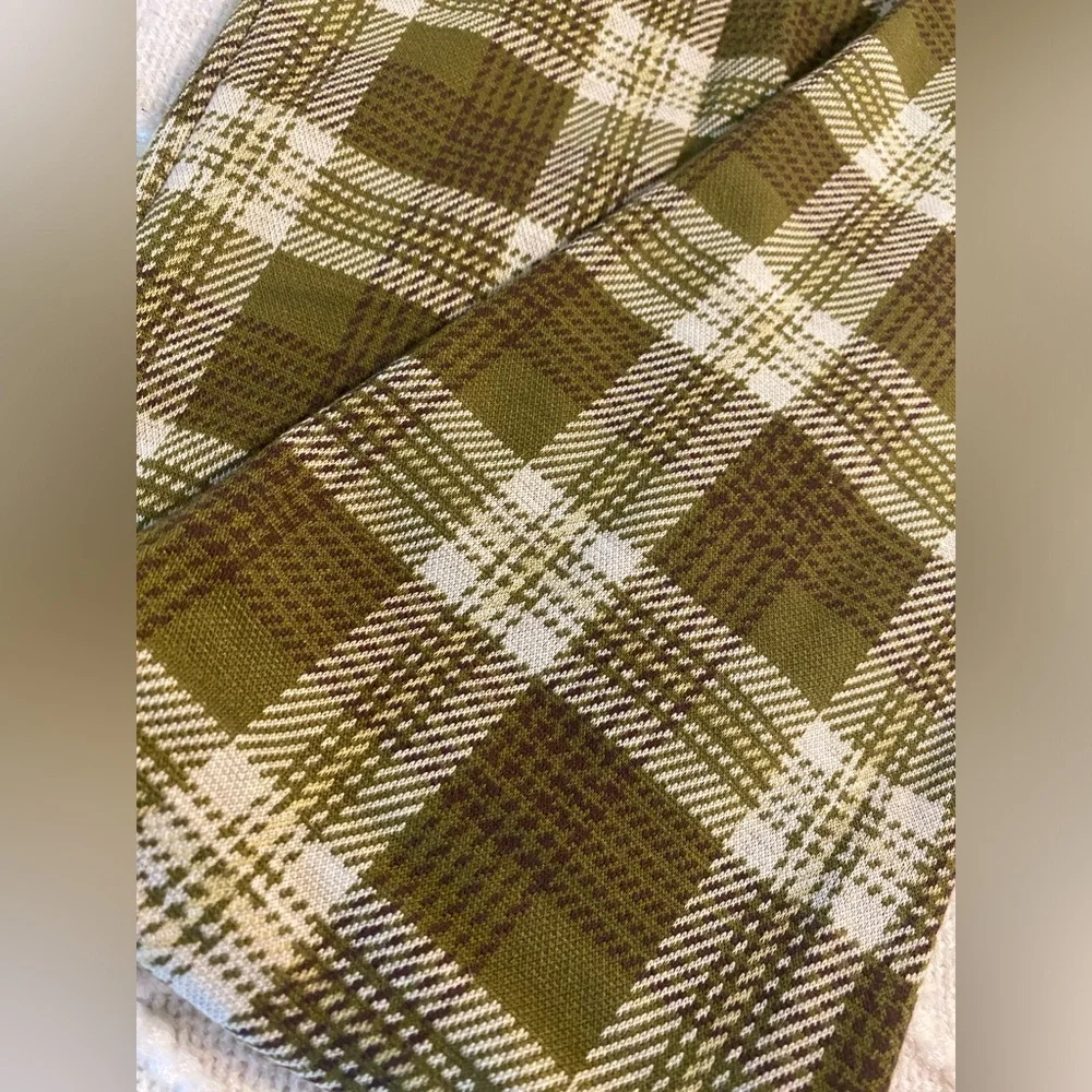 Women’s Green Plaid Pants - Picture 4 of 4